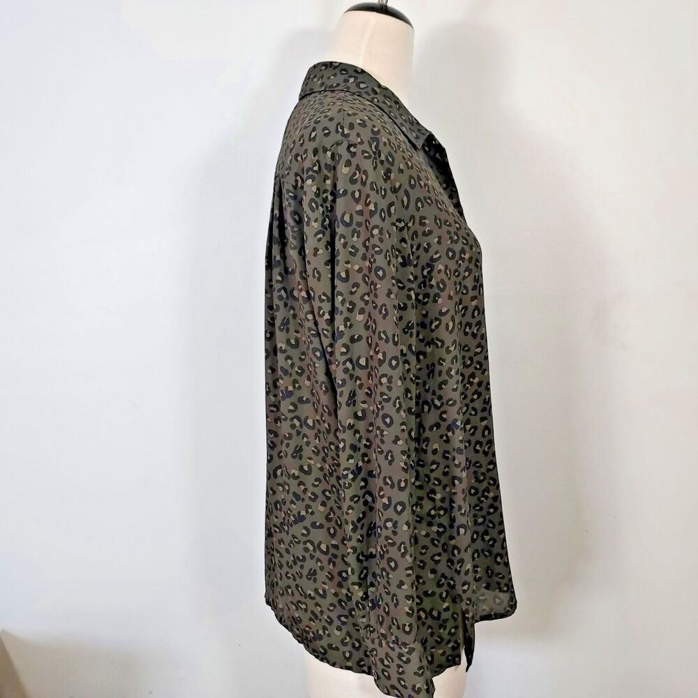 Chelsea & Theodore Women’s Size Large Gray Black Leopard Print Blouse Button Top - Picture 6 of 13